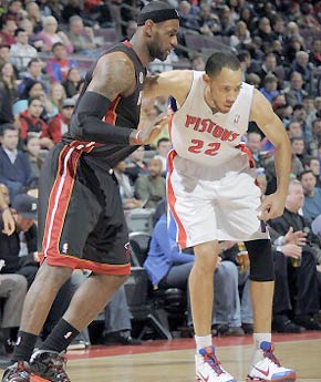 美媒：詹姆斯生涯进总决赛的次数比他得分不上双的场次还多