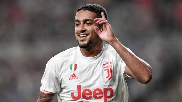 足球英超球队因球迷冲突被罚款，场面一度失控