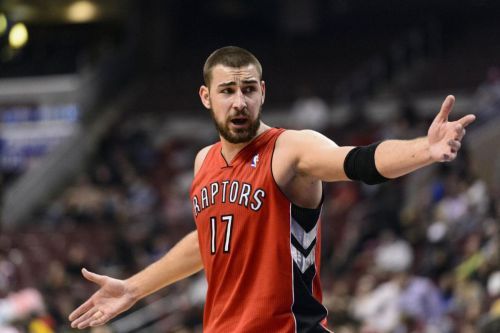 汪涵陪儿子马术比赛展现轻松生活面，体现家庭关怀与育儿智慧，引发网友热议。