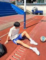 摸吉祥物女演员胸部，前塞尔塔队长马略被判赔偿1000欧