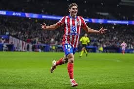 苏超奖杯由徐州企业使用3D打印打造，使用航天级钛合金